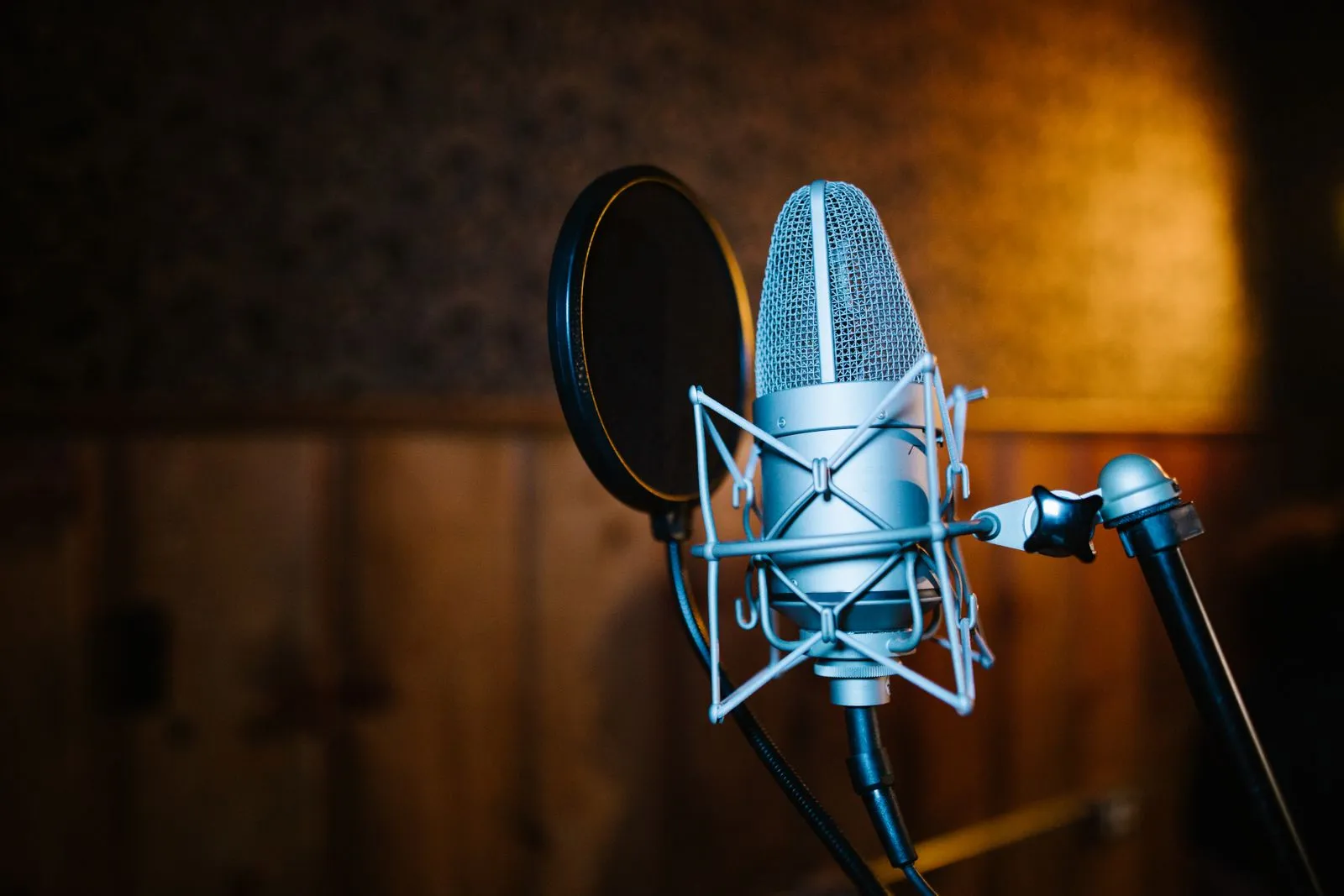 Live Tracking or Overdubbing: Which Fits Your Song?